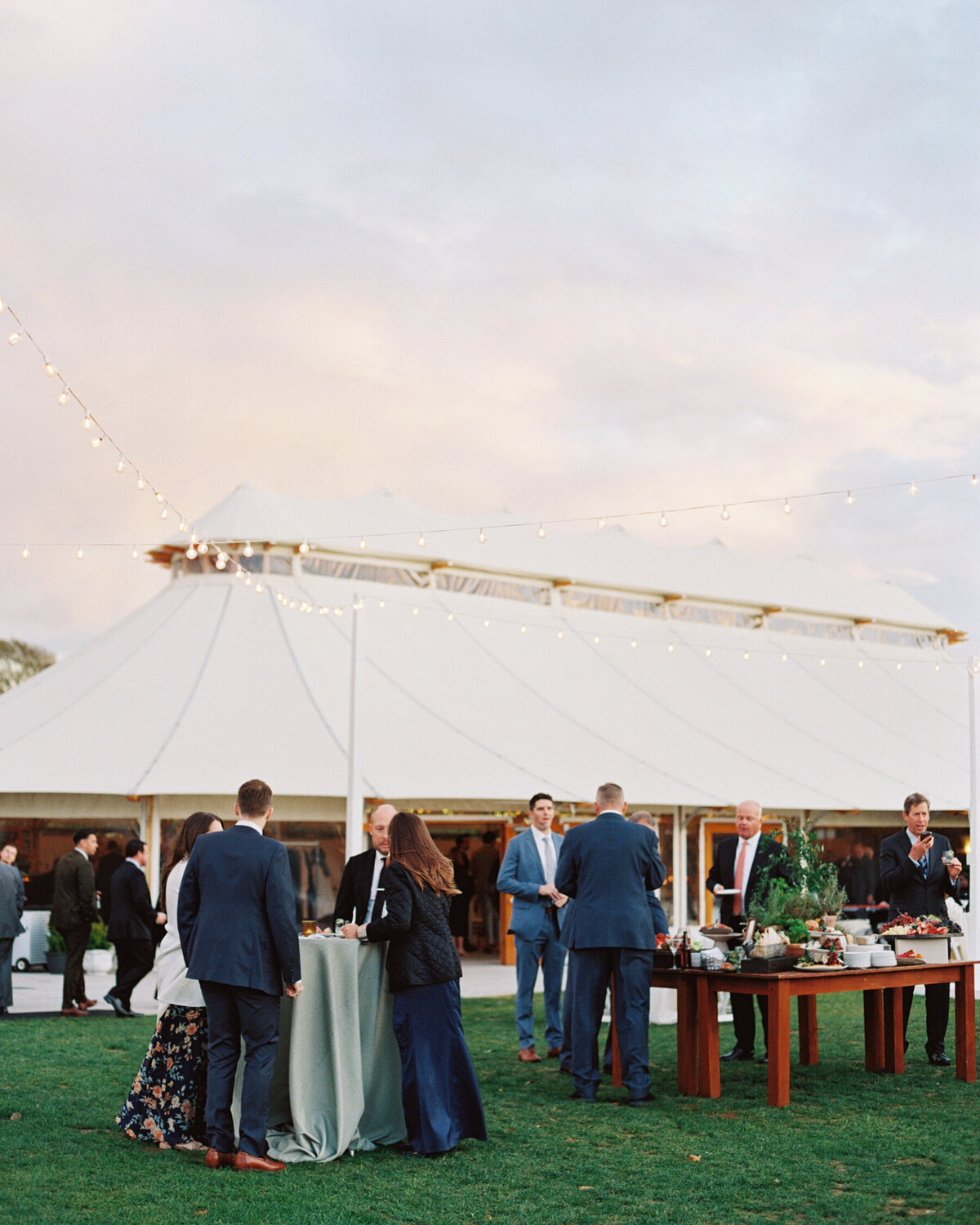 Emily March Photography Wilmington, North Carolina and Destination Wedding Engagement Photographer Heirloom Photography for Memorable Gatherings Light Airy Sentimental Imagery Images Weddings_Castle Hill Inn Wedding - 048