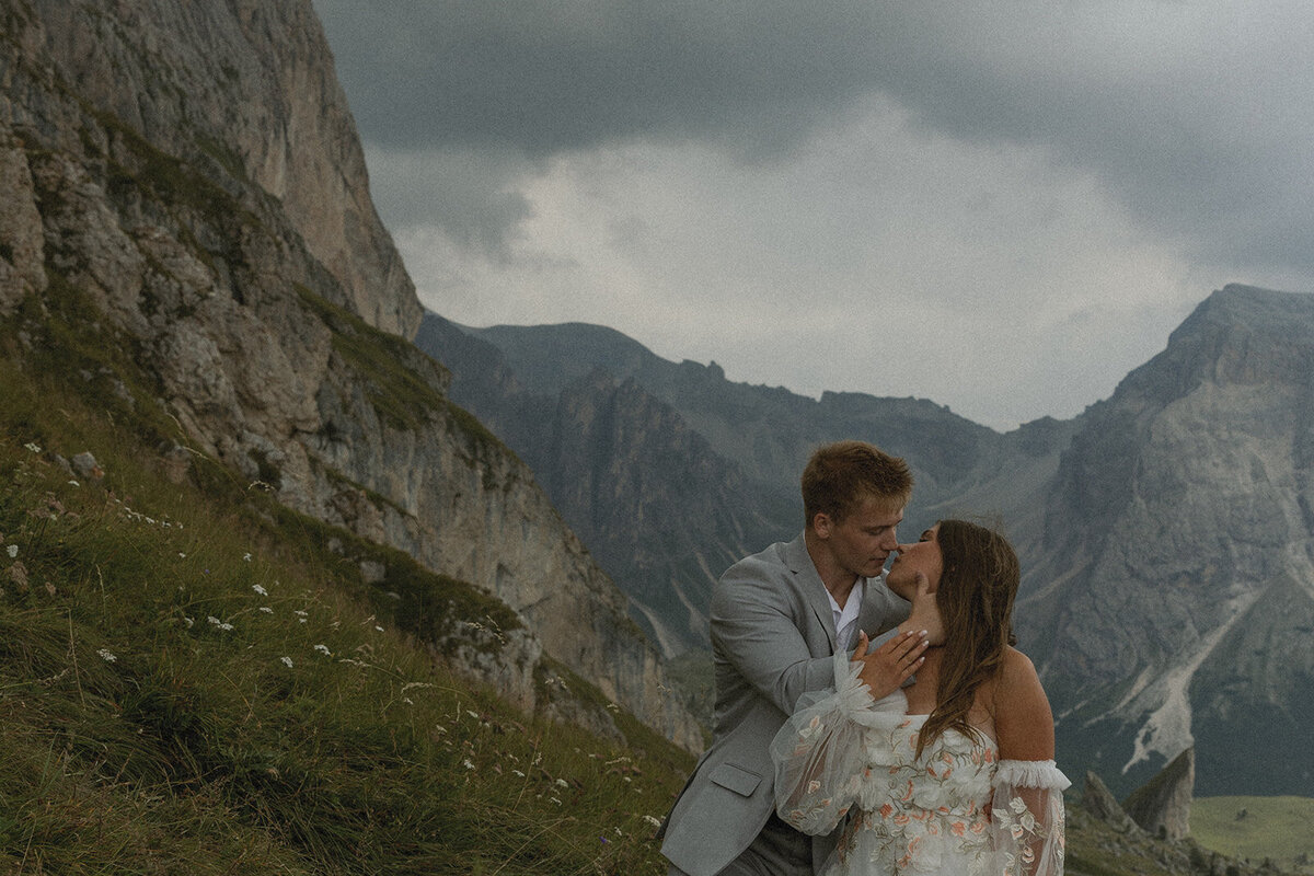 destination-wedding-elopement-photographer-italy-dolomites-seceda-documentary-tanya-davids-photo-film-131