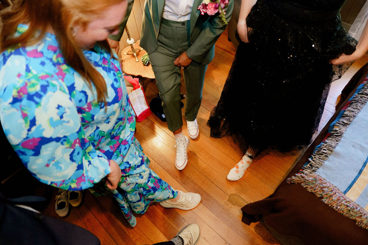 GettingReady_Brenda&JanieElopementPhotos_OregonWeddingPhotographer_KuroCreativeHouse-56