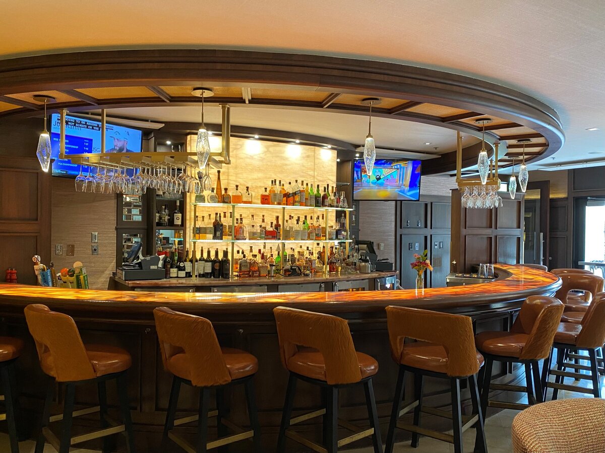 FIVE RESTURANT BAR