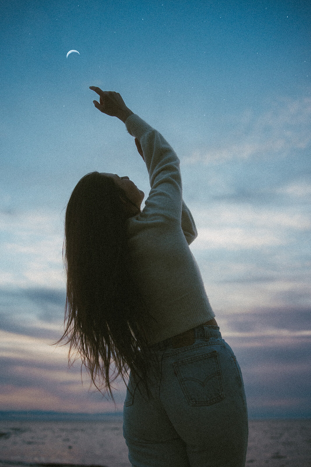 portrait-bluehour-woman-moon