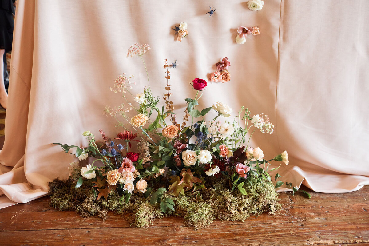 moss and floral installation, studio fleurette, pique travel design wedding, mn wedding florist