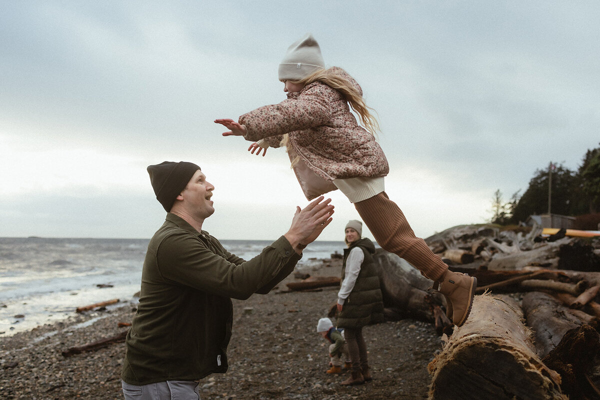 family-baby-newborn-sunshinecoast-love-emotive-jump