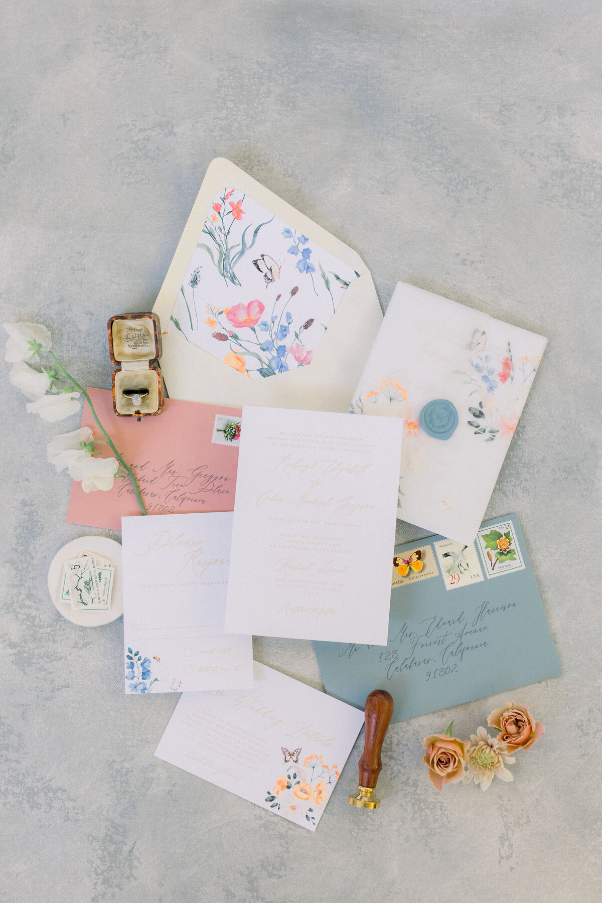elegant-invitation-suite-floral-design-wedding-stationery