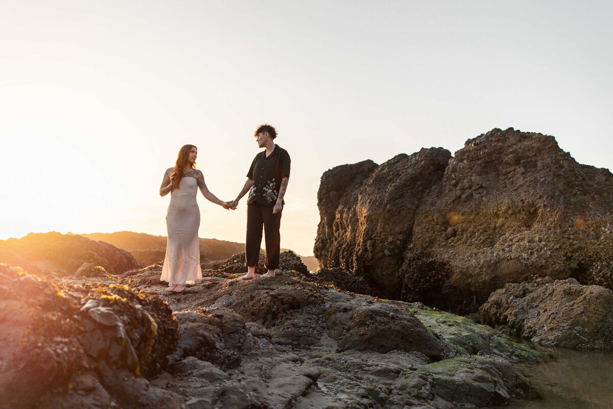couples-portraits-oregon-coast-roads-end-state-park-54