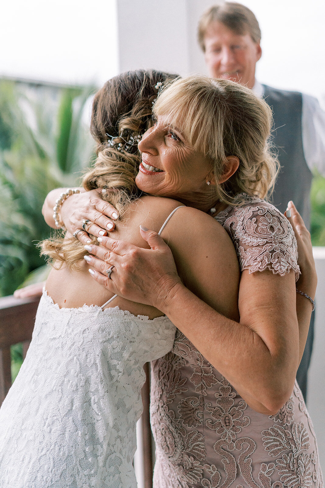 a bride hugging her mom