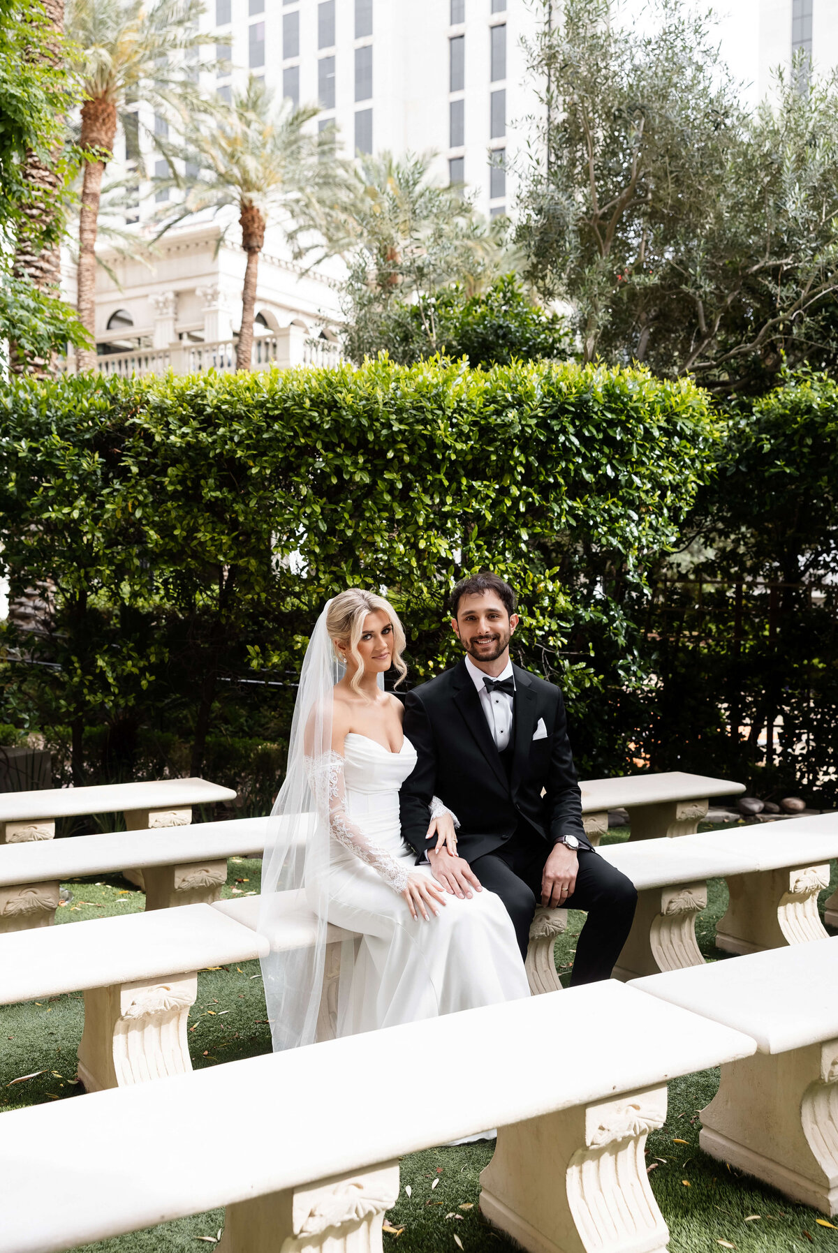 40_riskyexposure_maddie-noah_las-vegas-elopement-photography