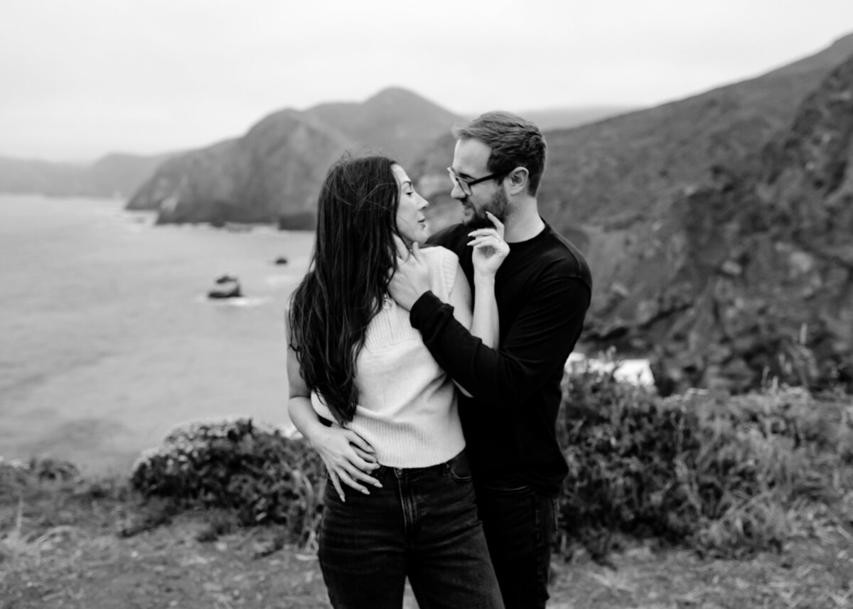 05312023_Makenzie+Gavin_RodeoBeachCA_AnjaJensenPhotography-25