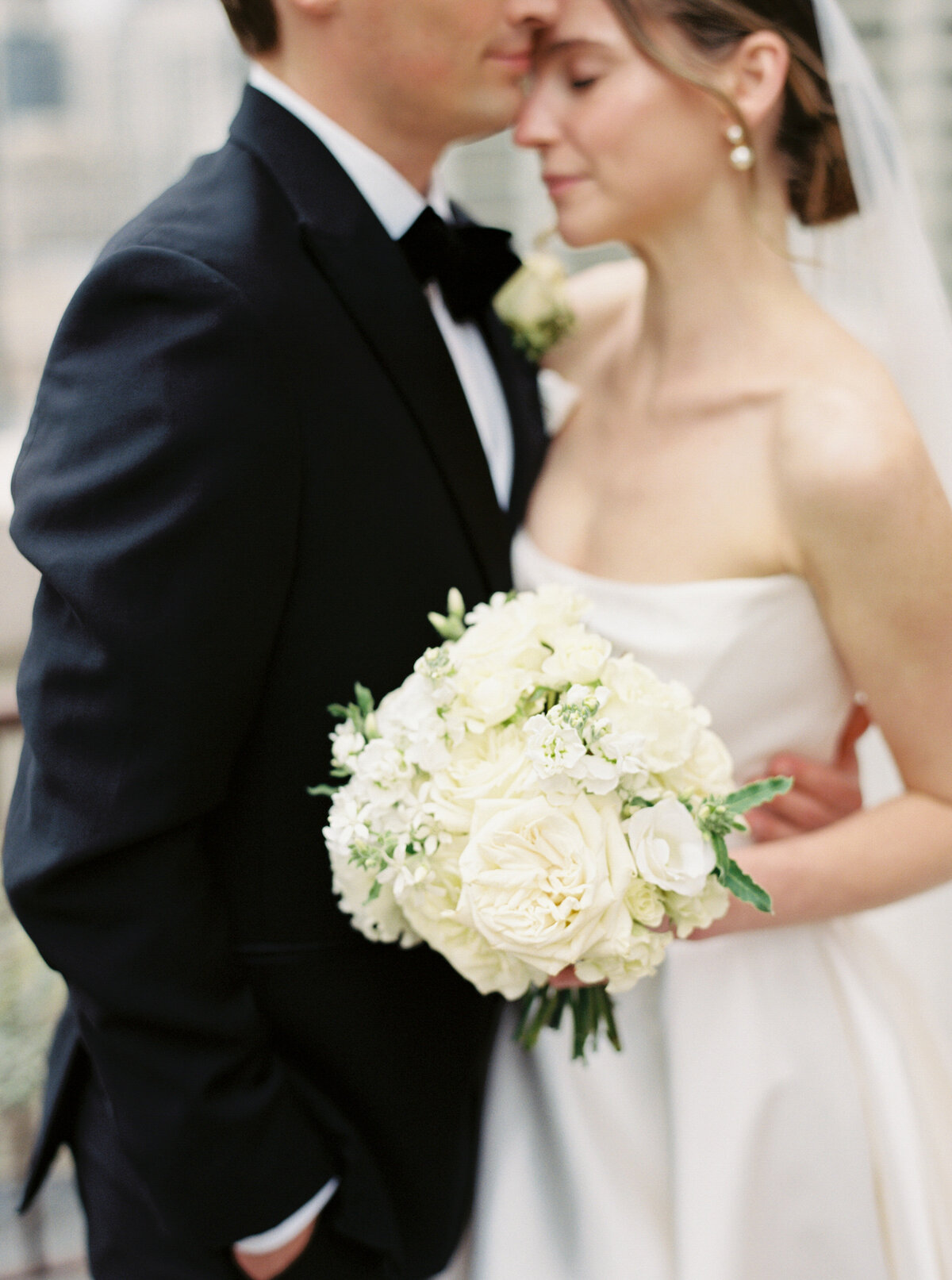 best-seattle-wedding-photographers-the-tenneys-at-washington-athletic-club-19
