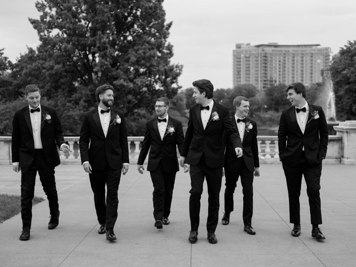 groom-groomsmen-cleveland-art-museum-3