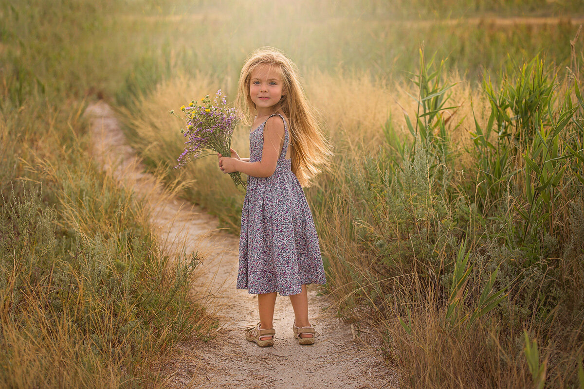 Girl with flowers_Calgary_Alberta