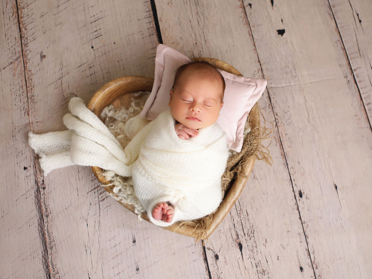 Newborn-photography-session-newborn-in-white-wrap-sleeping-in-basket-photo-taken-by-Janina-Botha-photographer-in-Oakville-Ontario