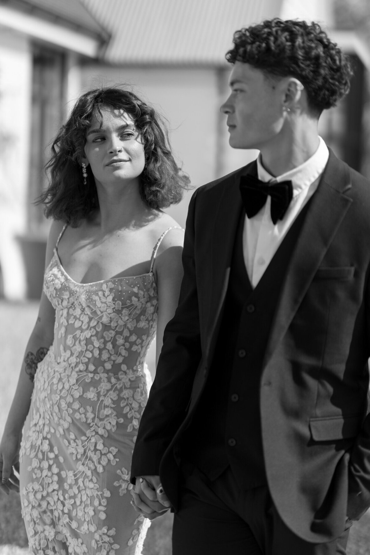 timeless-romantic-luxury-wedding-brideandgroom-blackandwhite-galialahav-smile-london-photography