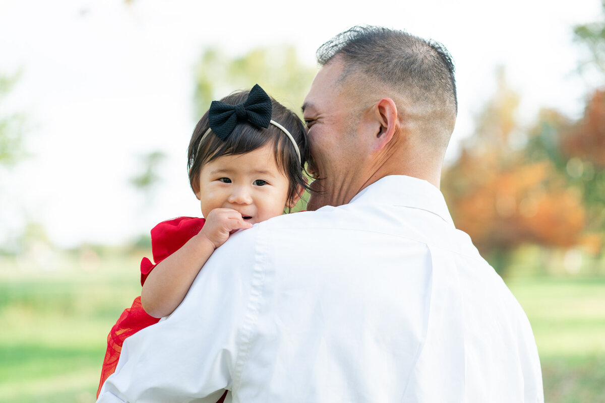 Austin Texas Family photo of father and daughter in a park.