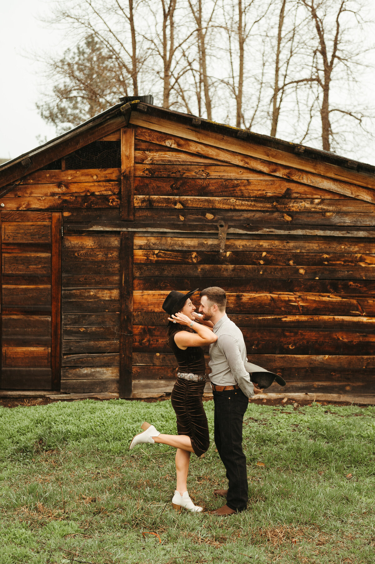 presley-gray-photo-montana-western-style-engagement-4251