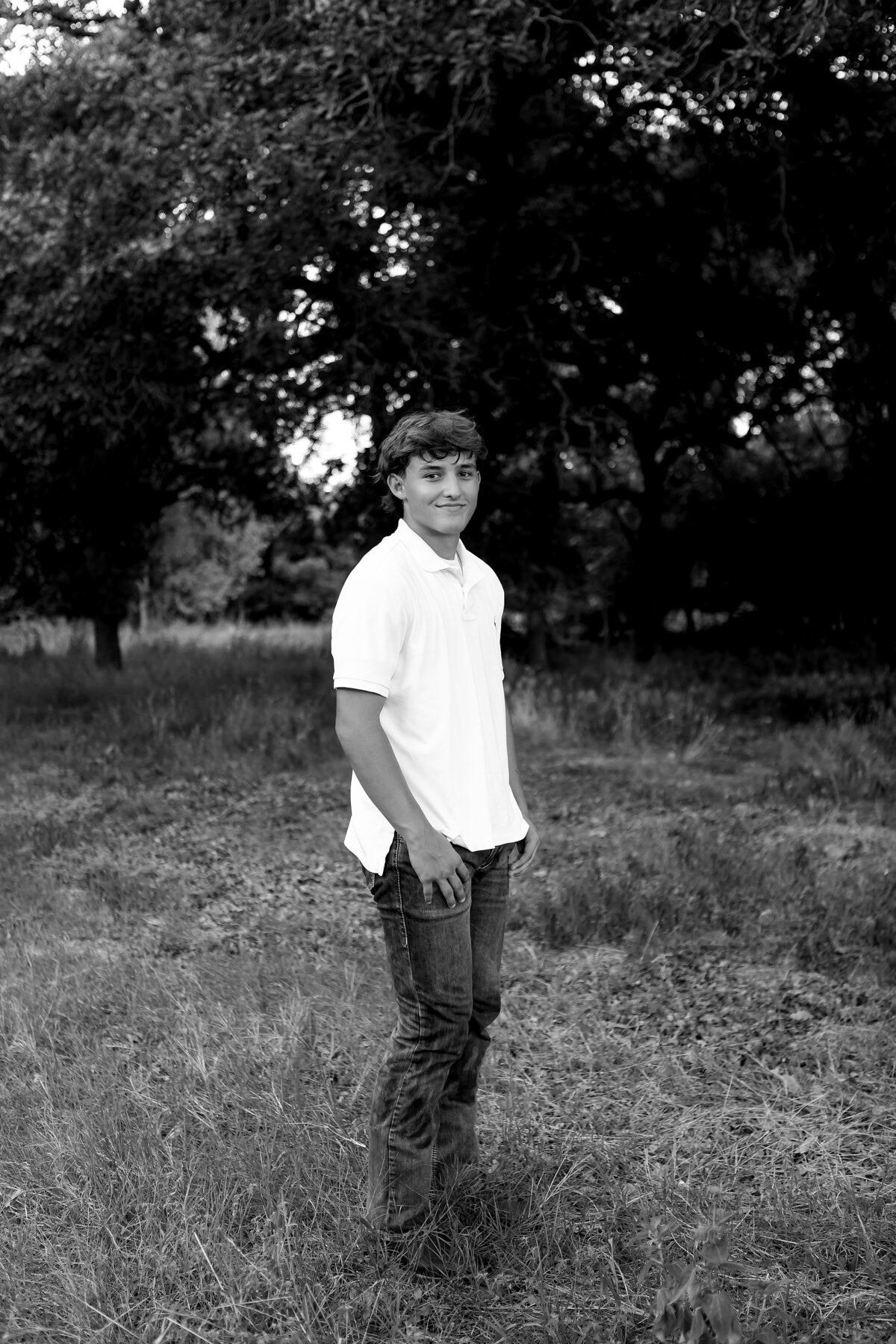 Fort Worth Senior Photographer-1V5A4025-Edit copy bw