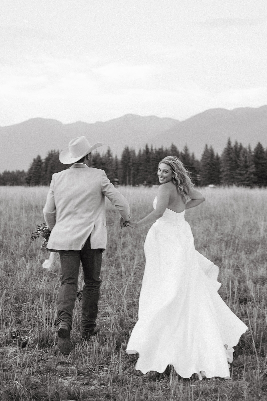presley-gray-luxury-western-montana-wedding-8730