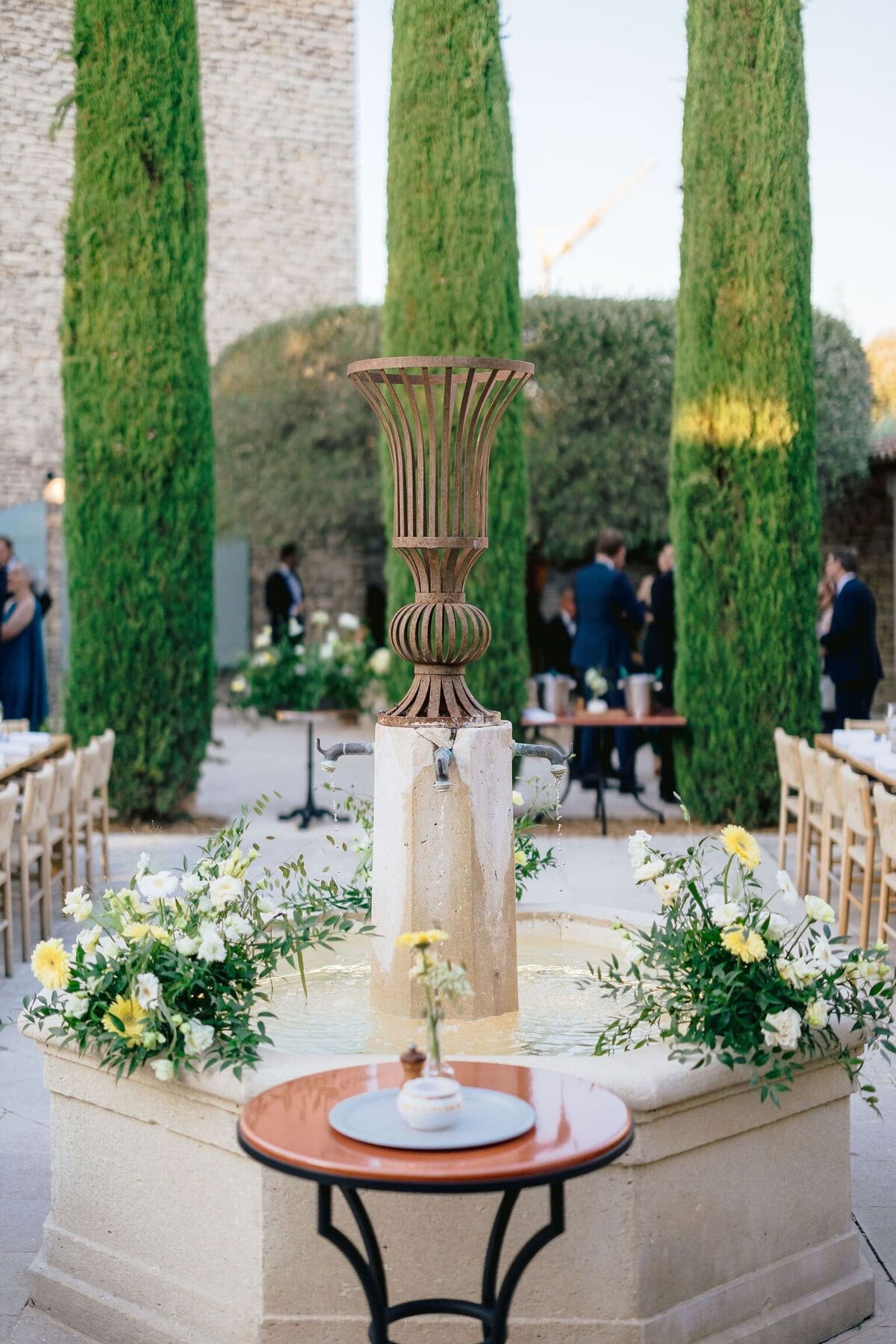 decoration-fontaine-exterieur-domaine-provence