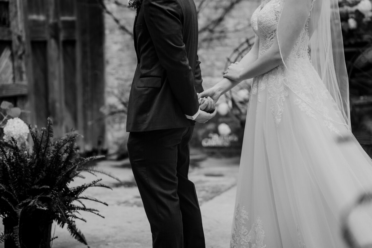 Millennium-Moments_Chicago-Wedding-Photographer_Blumen-Gardens-Wedding_Sycamore-Illinois-Wedding-37
