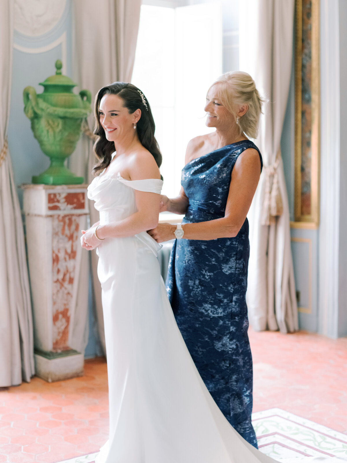 Jennifer Fox Weddings American wedding planning & design agency in Provence, crafting luxury weddings at Château de Fonscolombe sophieeptonphotographyjordynrichardwedpreview-42