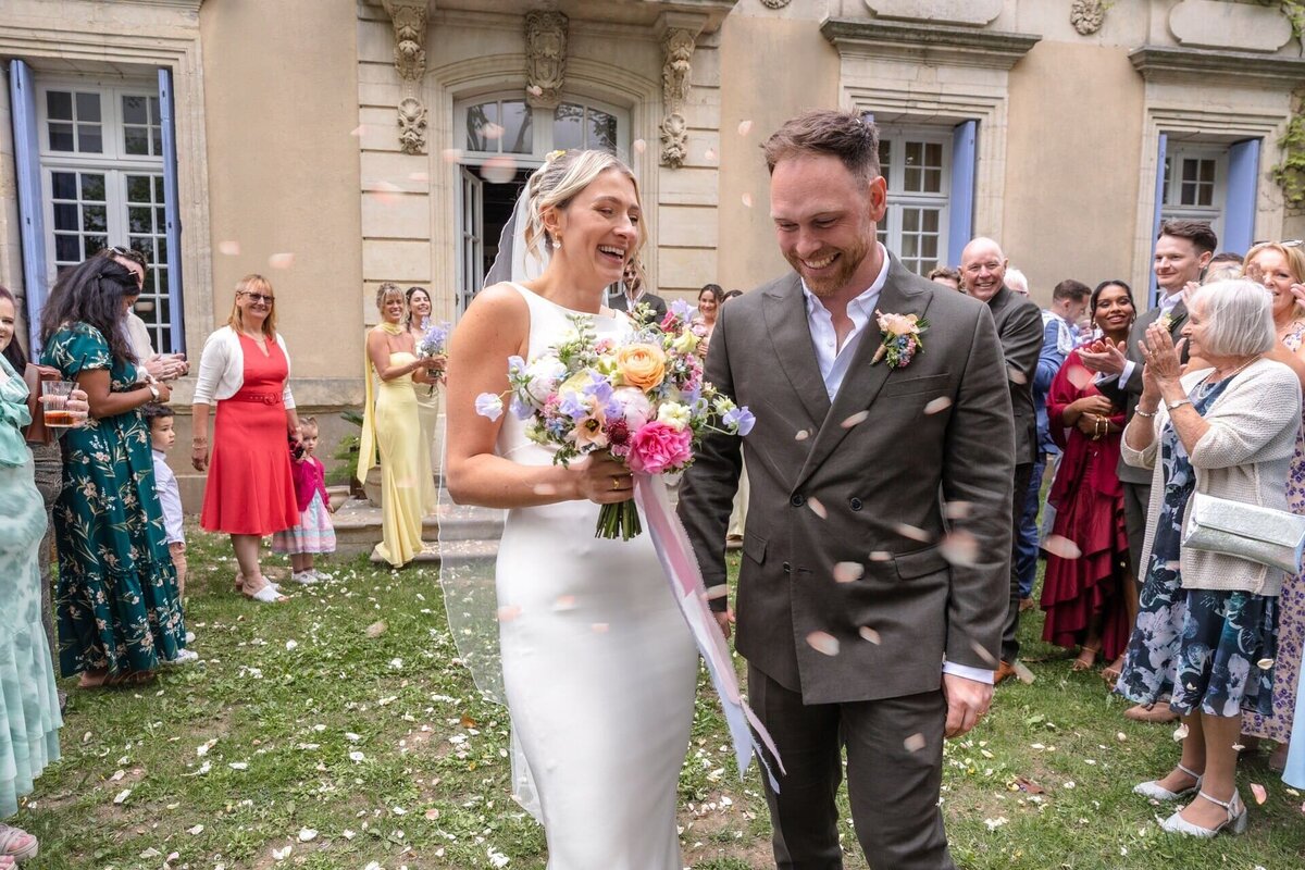 french-wedding-confetti-celebration