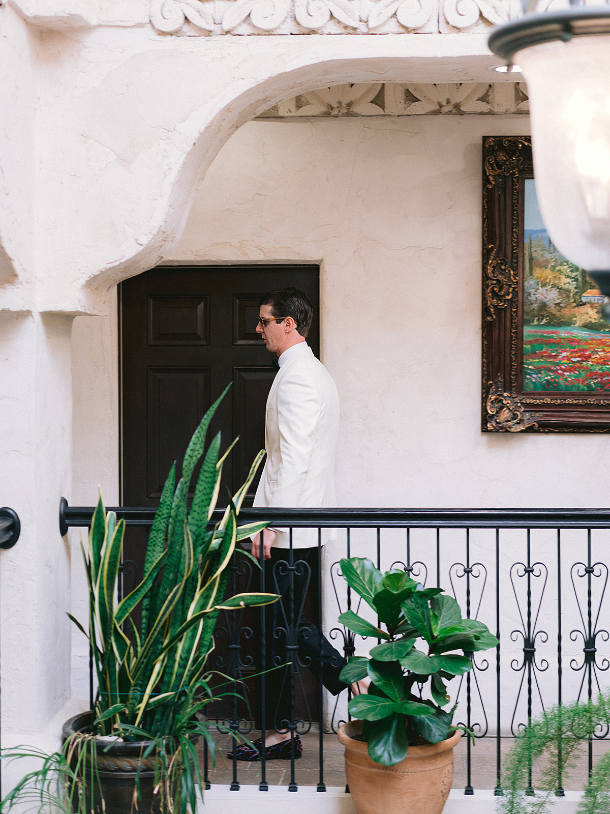 The groom walks through the atrium of Villa Antonia