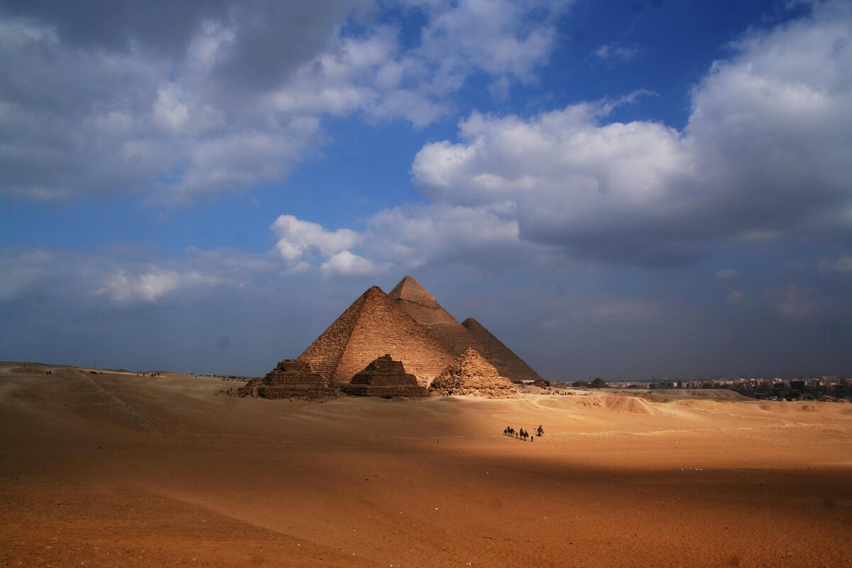 egypt_retreat_pyramids