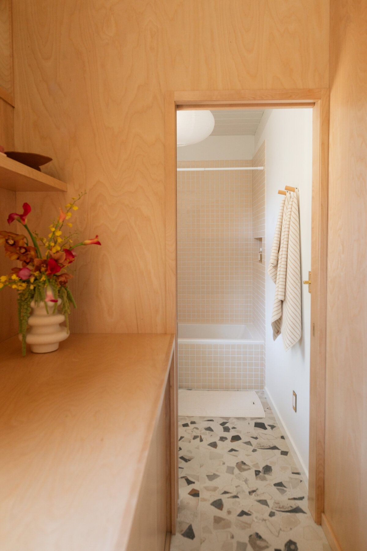 KOCINSKI-MCM-GUEST-BATH-RENO-DIGITAL--18
