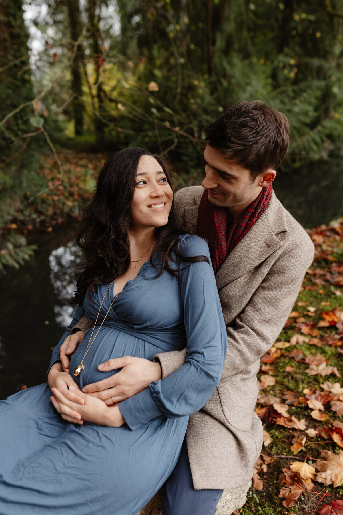 shooting-grossesse-au-milieu-feuilles-automne2