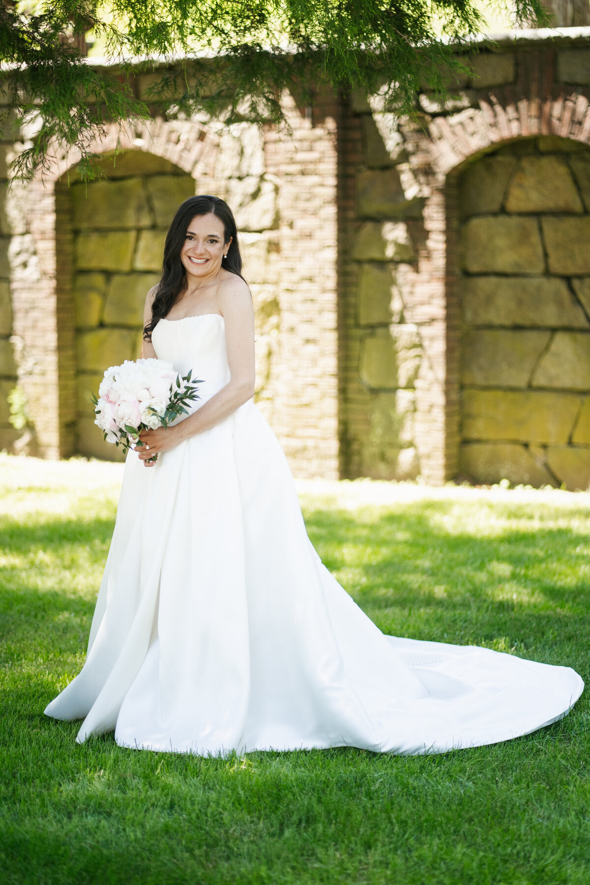 Turner Hill in Ipswich, MA, offers a stunning historic estate for weddings and events. Capture timeless moments with its elegant architecture and scenic gardens.