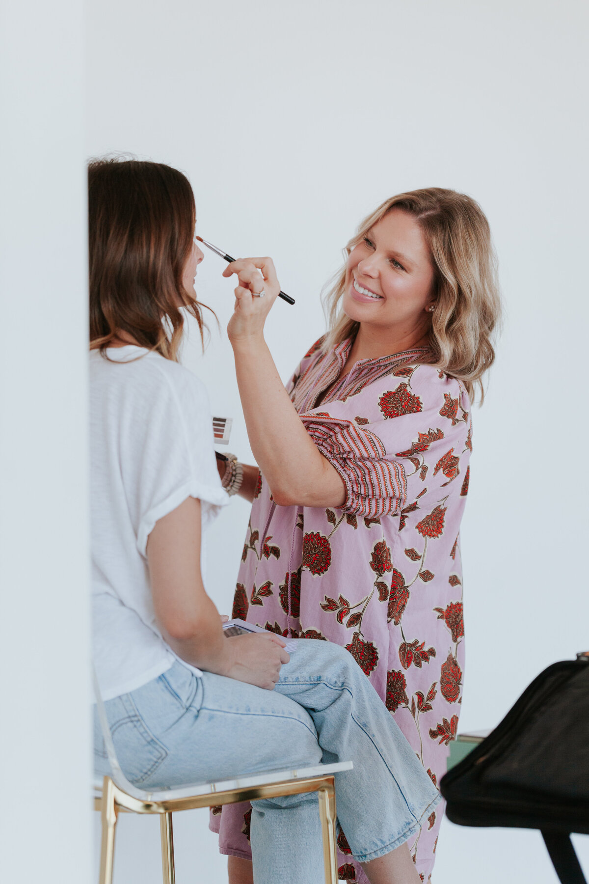 makeup-artist-applying-eyeshadow-to-client-for-brand-photo-the-frame-charlotte