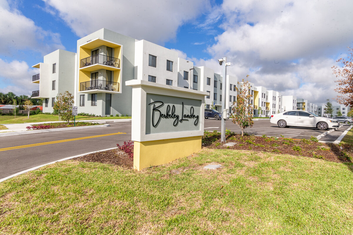 062524BERKELYPALMBEACH-42