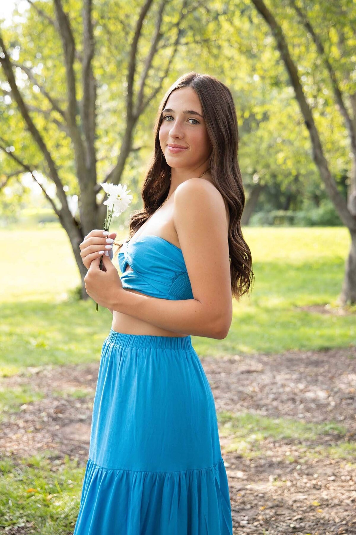highschool-senior-photos-in-flower-garden