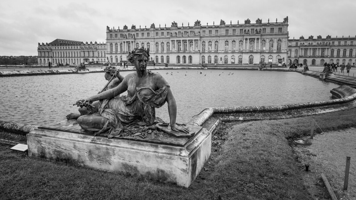 Black and white photo of French chateau