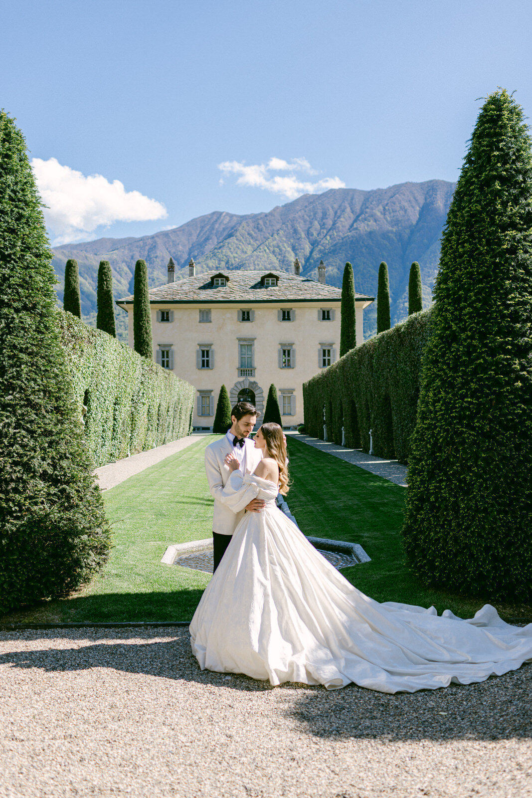Wedding couple in Villa Balbiano