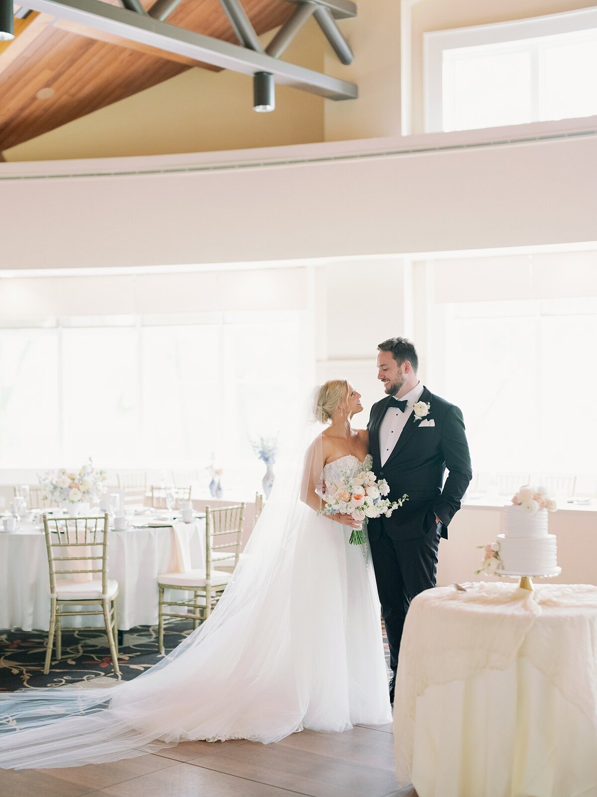 Oak-pointe-country-club-wedding_1346
