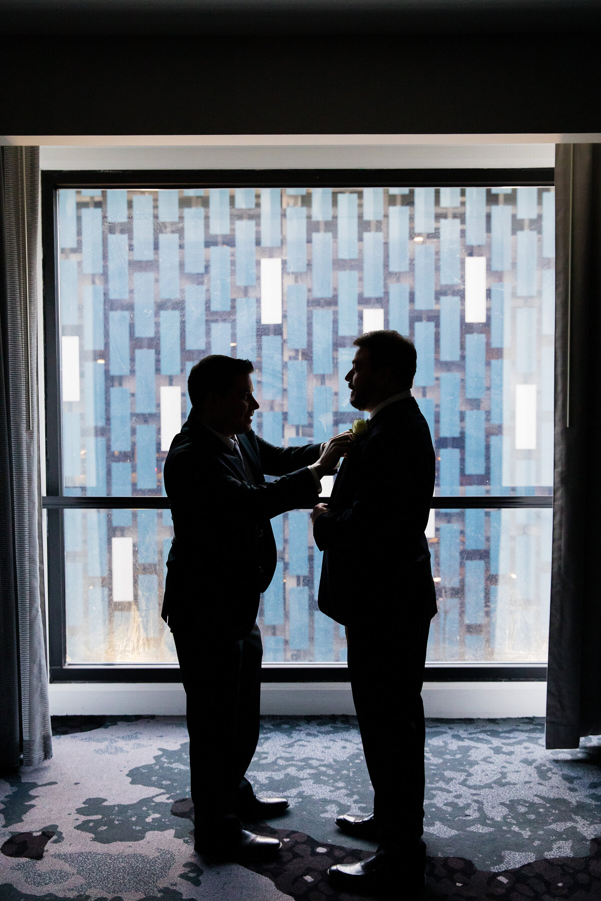 groom getting ready at renaissance pittsburgh
