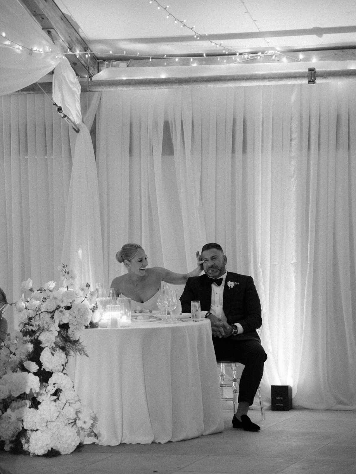 modern-sweetheart-wedding-table-at-castle-hill-inn-newport-ri