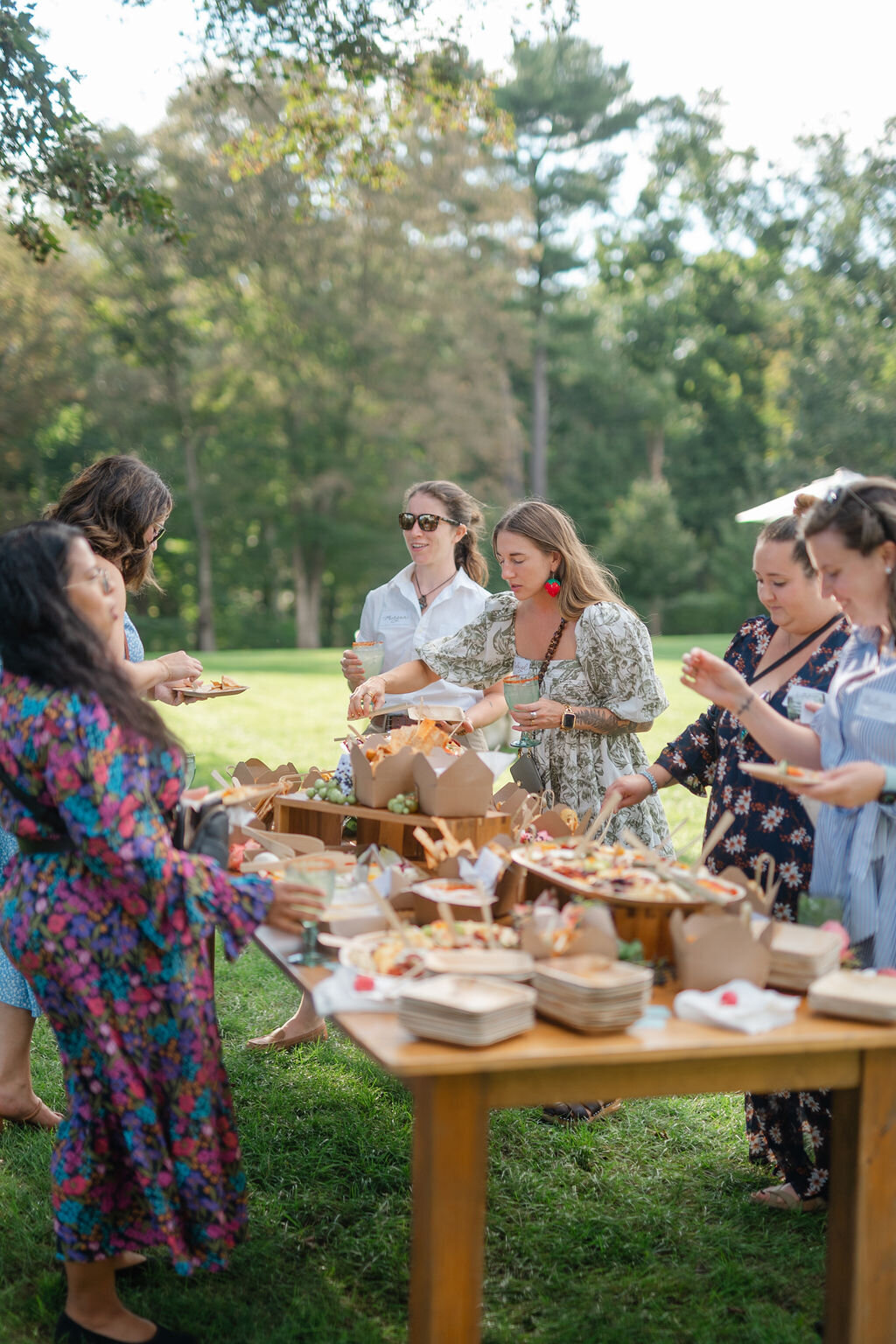 cocktail-hour-at-smith-farm-gardens