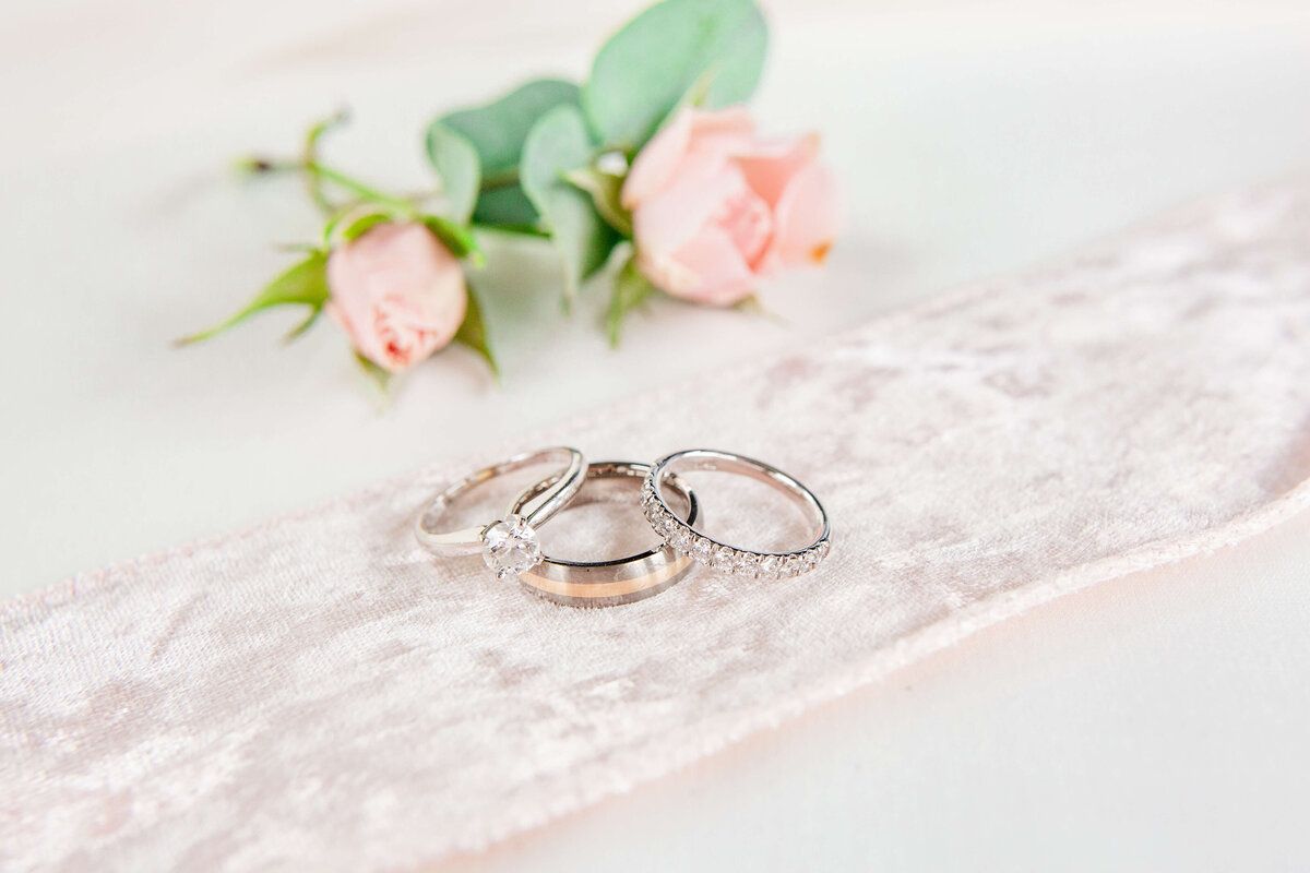 Wedding-Rings-Styled-Detail-Shots-from-Midwest-Wedding-Bethany-Lane-Photography-3