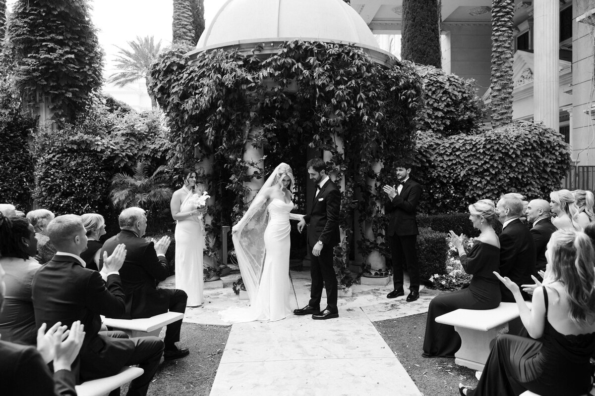 28_riskyexposure_maddie-noah_las-vegas-elopement-photography
