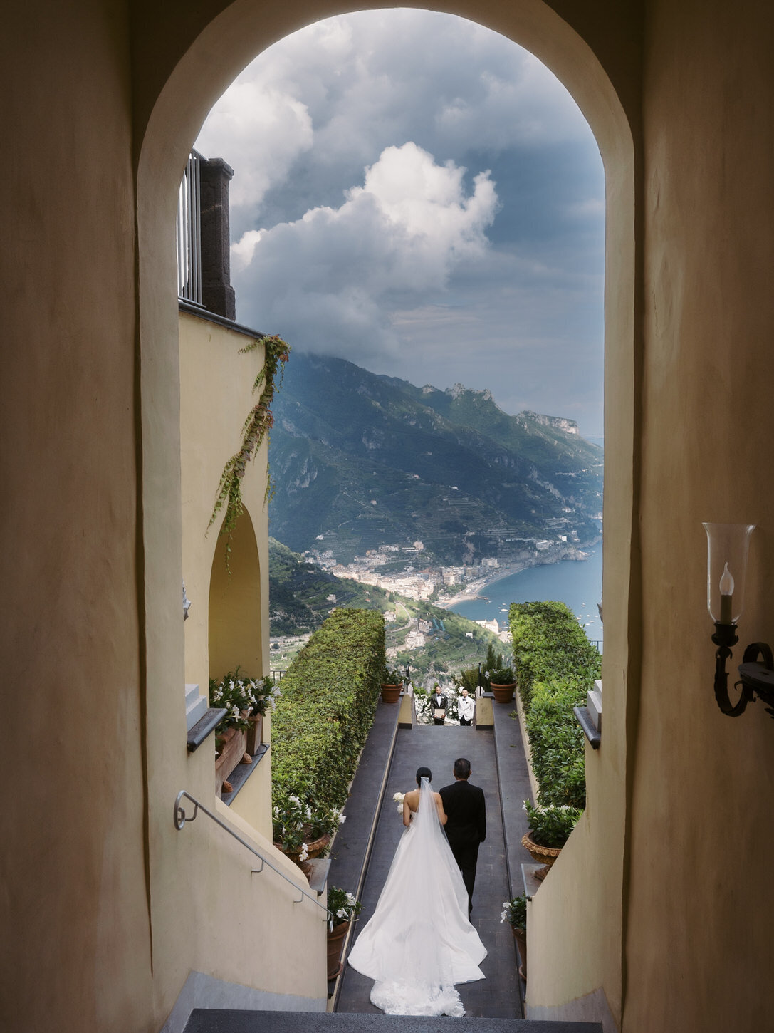 Caruso--Belmond-Hotel-Amalfi-Coast-Ravello-01-bride-stone-archway-amalfi-view-jenny-fu-studio