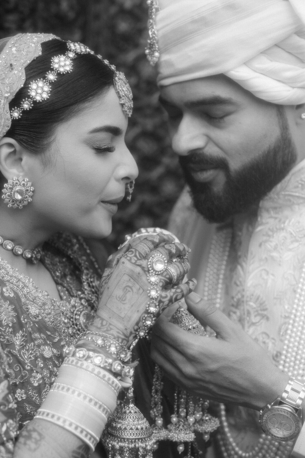 CREATIVE COUPLE PHOTOS | LUXURY WEDDING PHOTOGRAPHER | COUPLE WISHING ON THEIR WEDDING DAY | FAIRMONT WEDDING | JAIPUR WEDDING