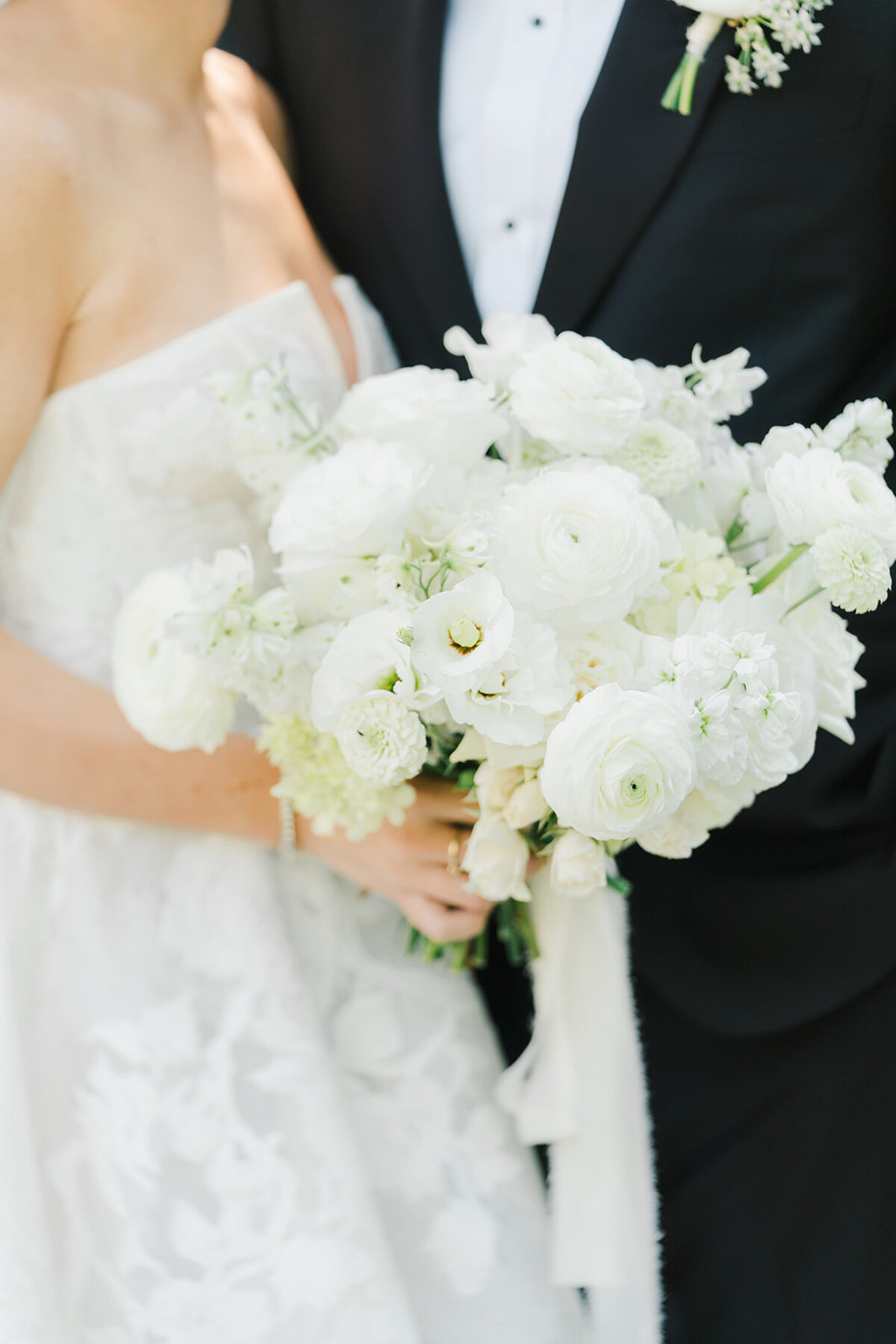 Grace-Brown-Photography-Bellevue-Hall-Tented-Wedding_038