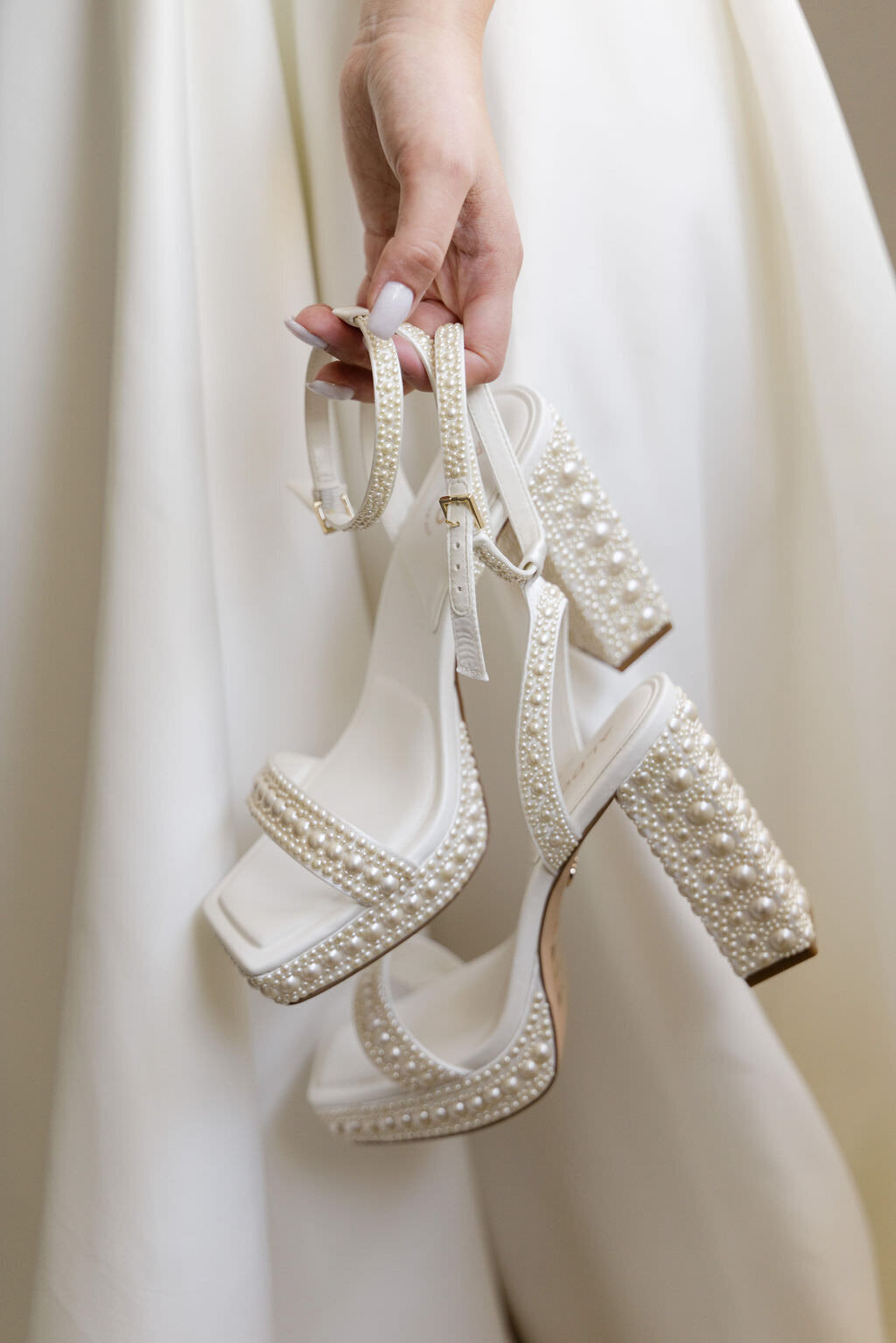 Bride's getting ready portrait | Toronto luxury wedding photographer | Montreal high end wedding photographer