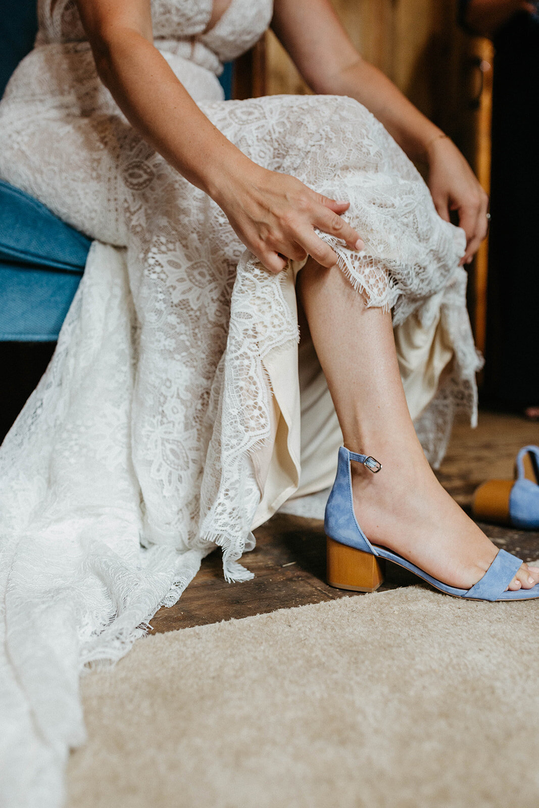 bride-putting-on-shoes