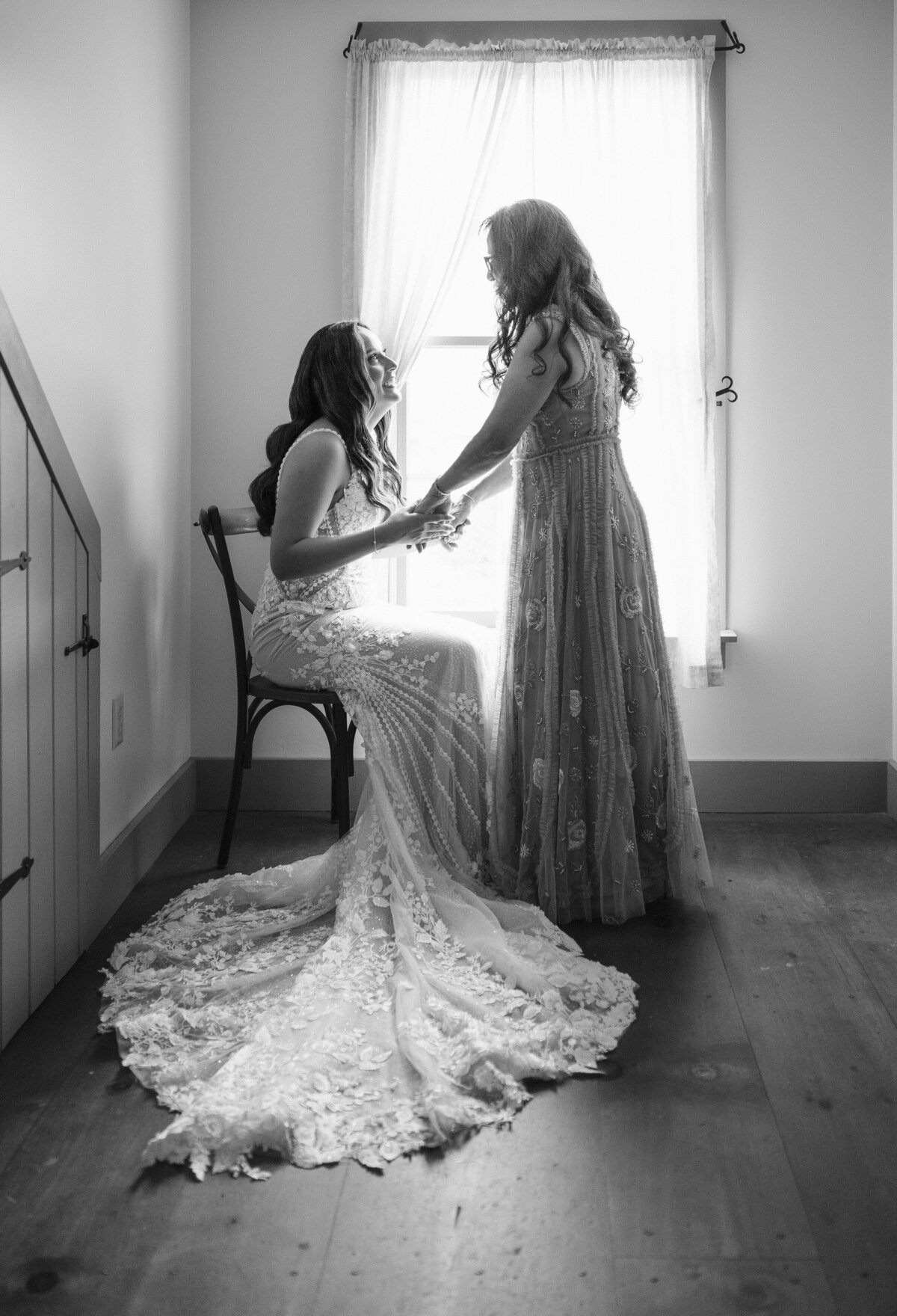 bride getting ready photo with mom in bridal suite at perona farms the reserve