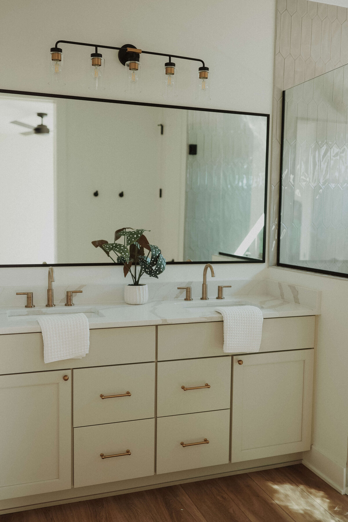500-Bathroom-Waukee-Central-Iowa-Custom-Home-JRL-Builders-3F1A9820