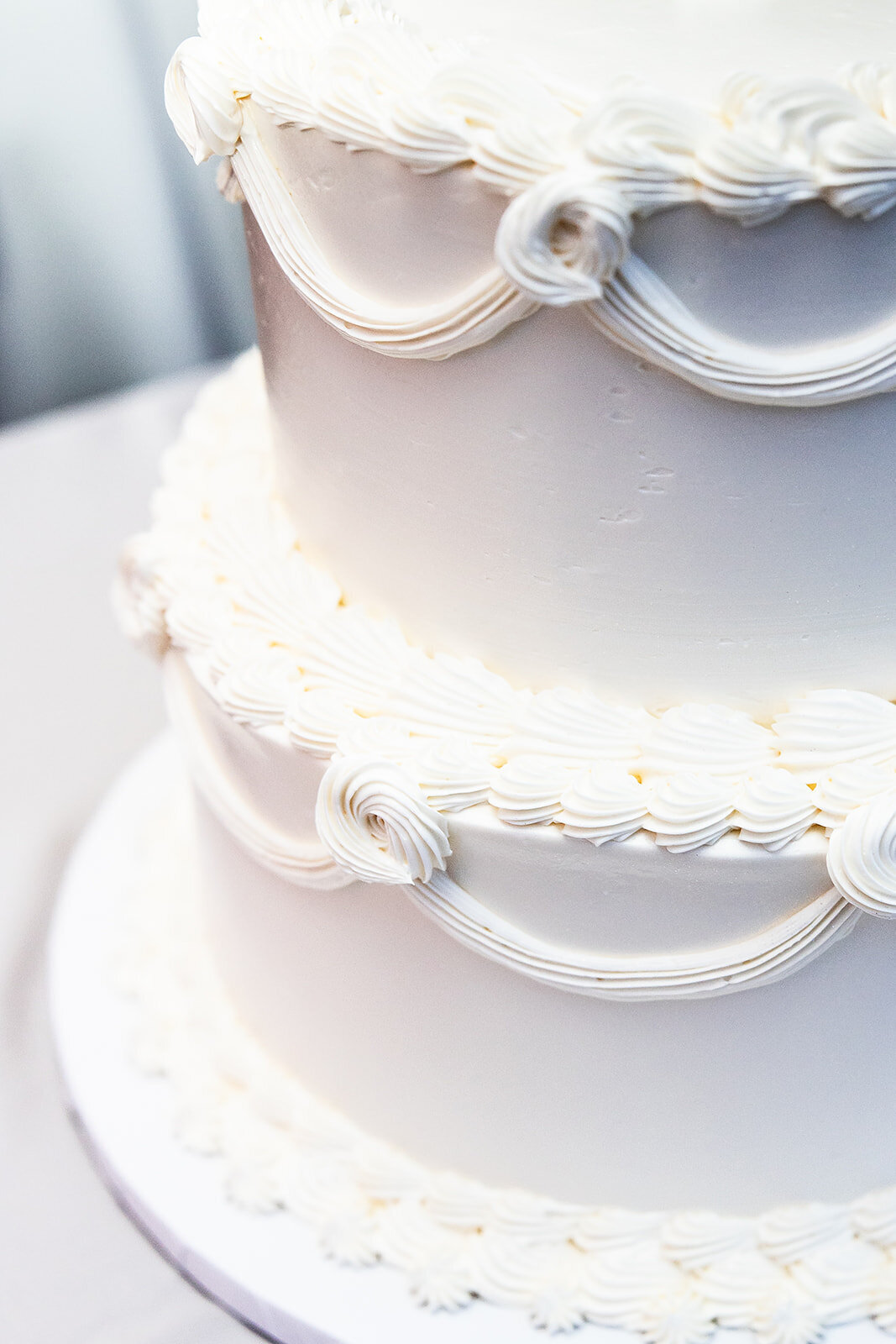 vintage-white-wedding-cake-jen-strunk-events
