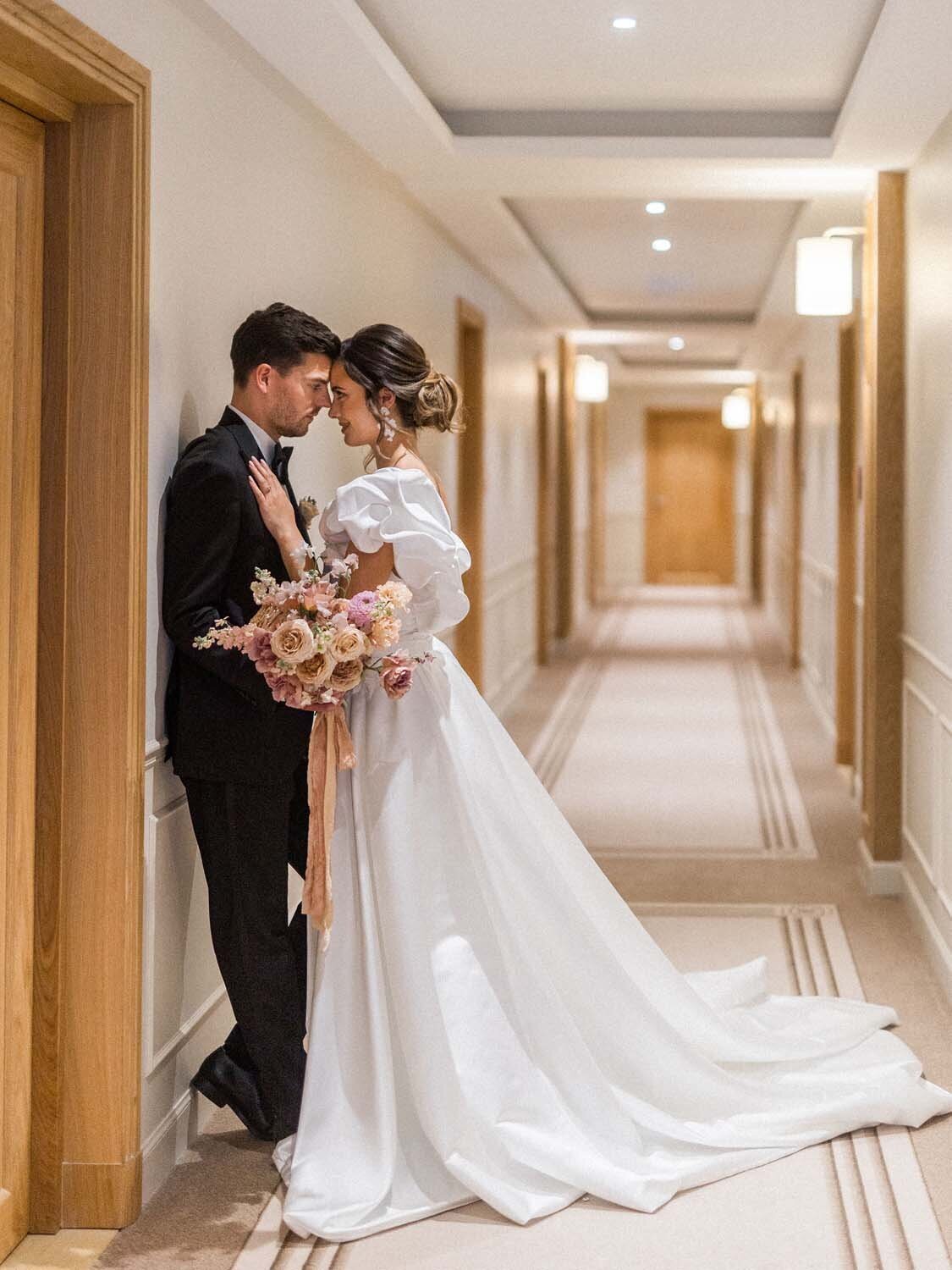 Colorful couture wedding at luxury hotel chais Monnet in Cognac - Veronique Lorre artistic direction floral designer49